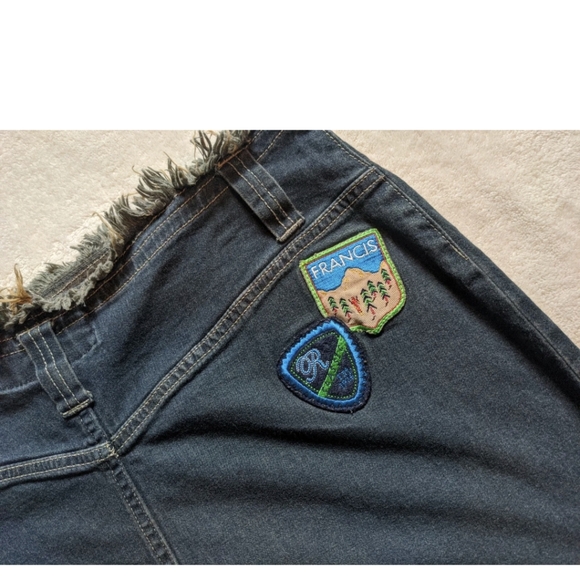UNIQUE ROUTE 66 Stretch Fit Blue Denim Jean Skirt Size 8 Front Slit w/ Patches. - Picture 9 of 11